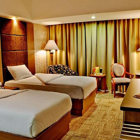 Treva International Hotel Jakarta Exterior foto