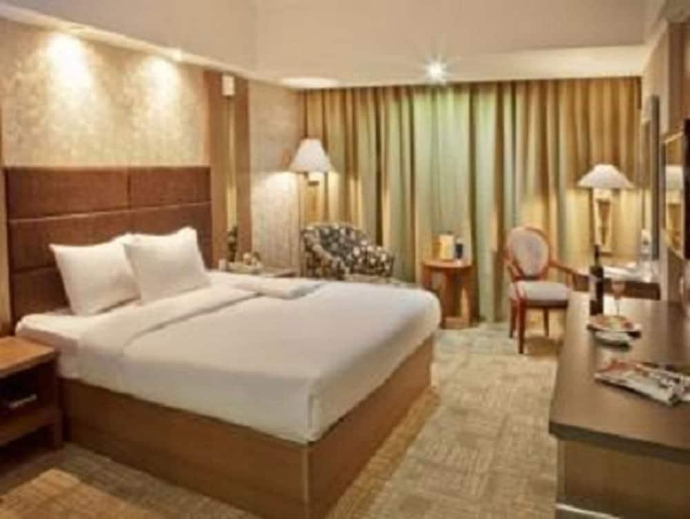 Treva International Hotel Jakarta Exterior foto