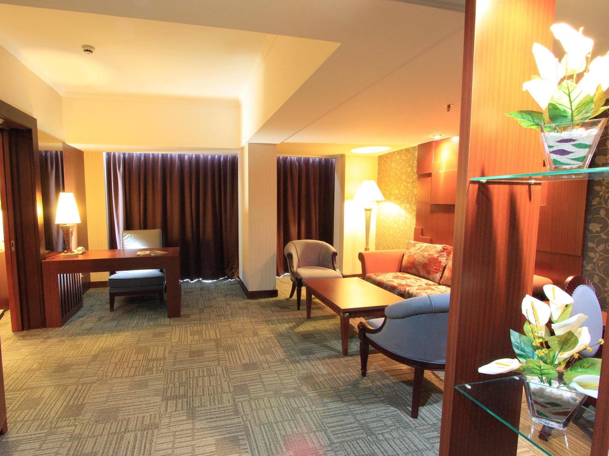 Treva International Hotel Jakarta Exterior foto