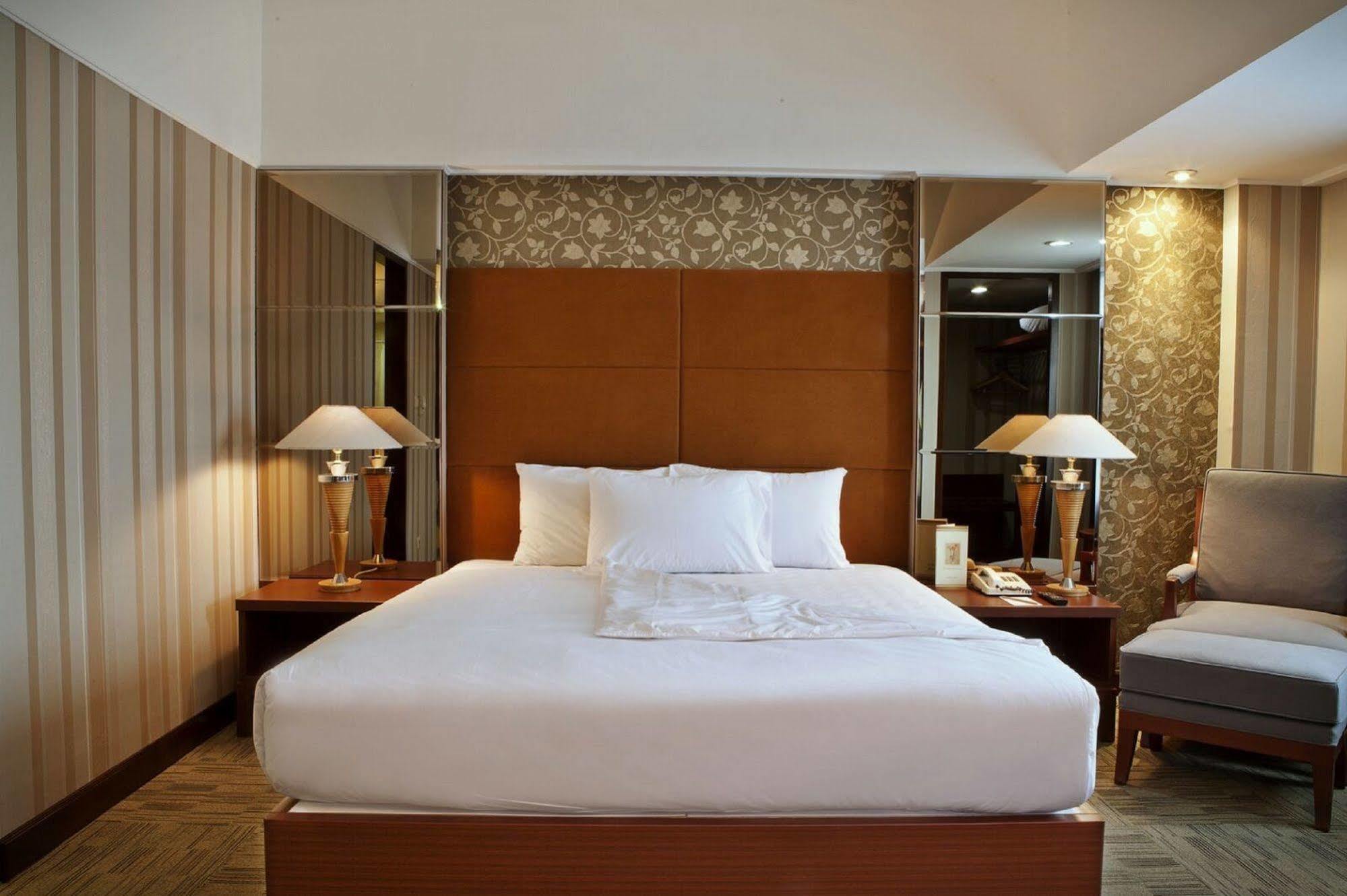 Treva International Hotel Jakarta Exterior foto