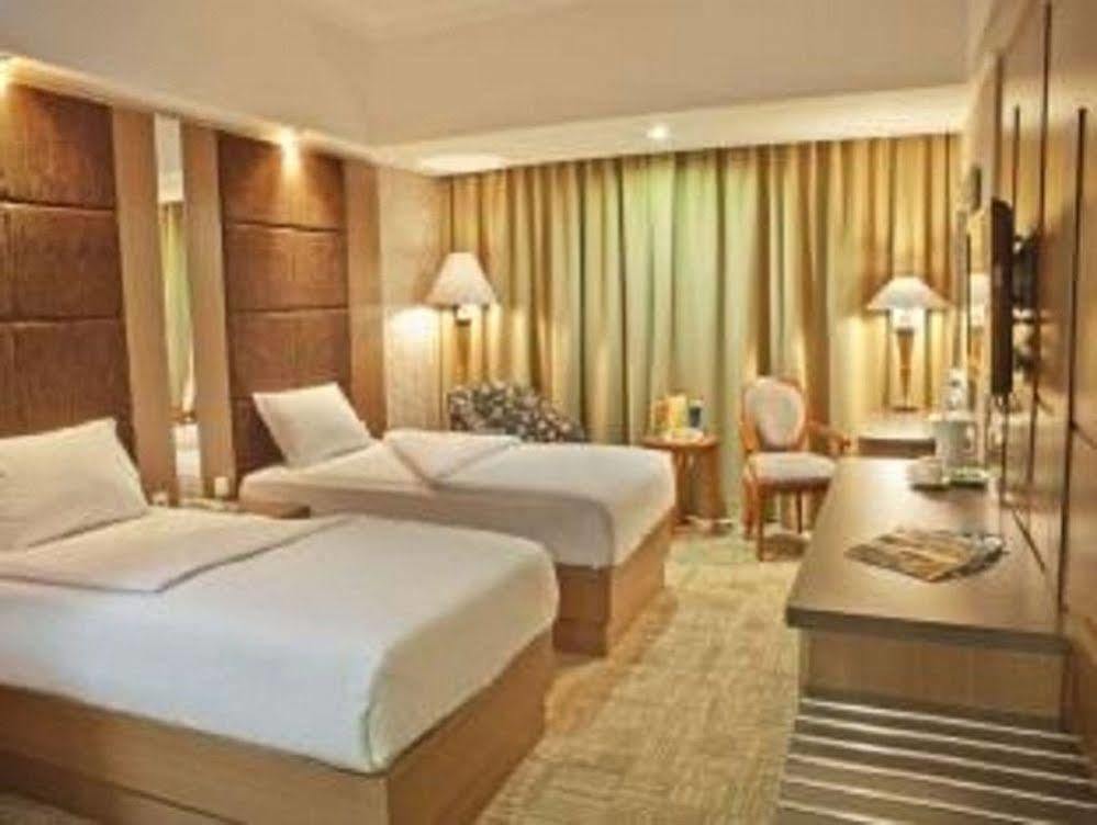Treva International Hotel Jakarta Exterior foto