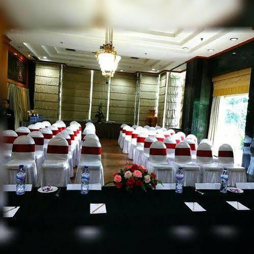 Treva International Hotel Jakarta Exterior foto