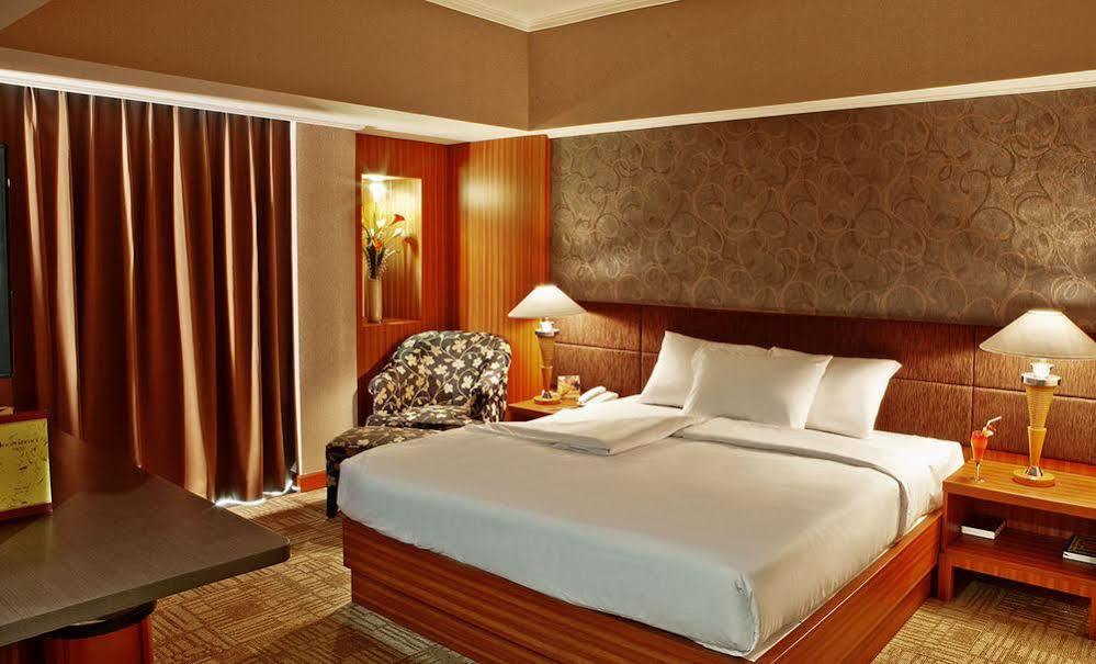 Treva International Hotel Jakarta Exterior foto